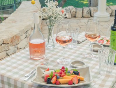 masseria-salamina-esterni-tavolo